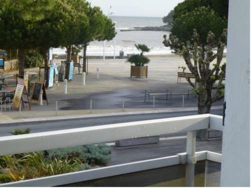 Hotel De La Plage Saint-Palais-sur-Mer Exteriör bild